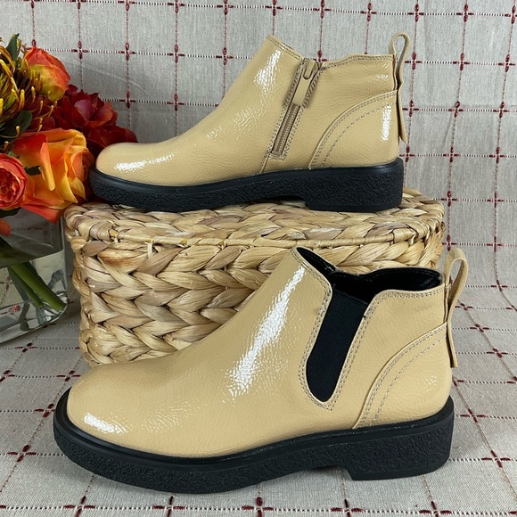 Franco Sarto “Jellisa” Patent Leather Low Ankle Boots Rich Beige Size 5 Bootie - Picture 3 of 6
